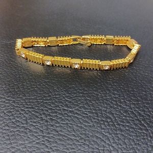 Vintage gold fashion bracelet